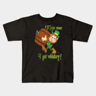 Leprechaun drinking Kids T-Shirt